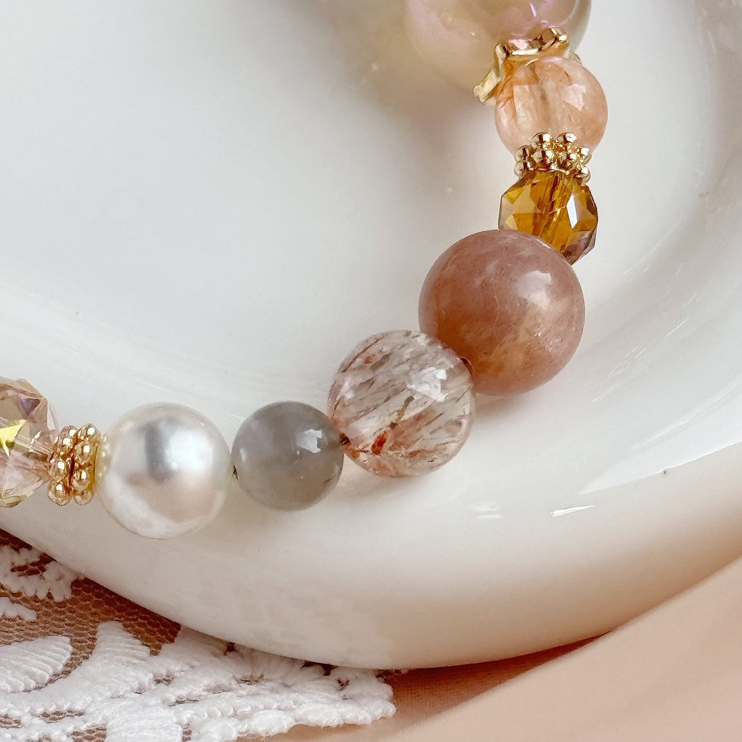 [Mini: 13.5cm] Nightshine in Red Gum Flower, Sunstone, Grey Moonstone & Black-Gold Super Seven