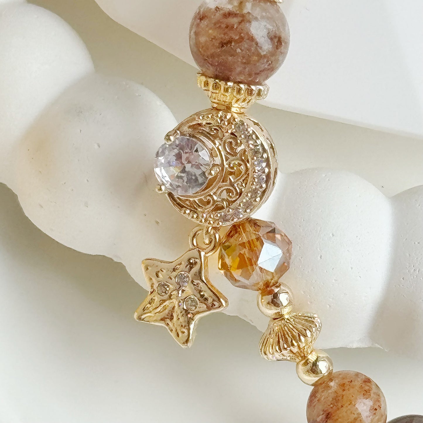 [Mini: 13cm] Emberly in Thousand Layers Garden Quartz & Garnet